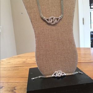 Necklace and bracelet set